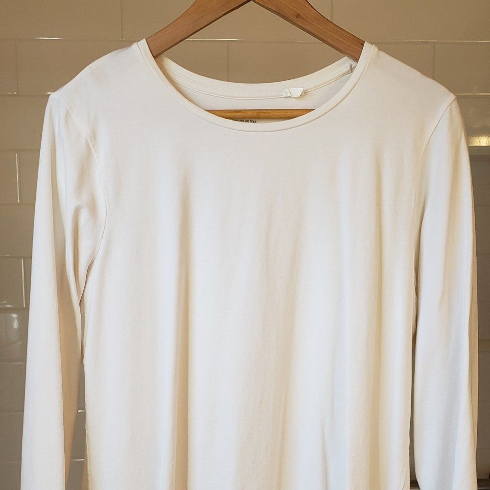 White long sleeve Chico's tee.